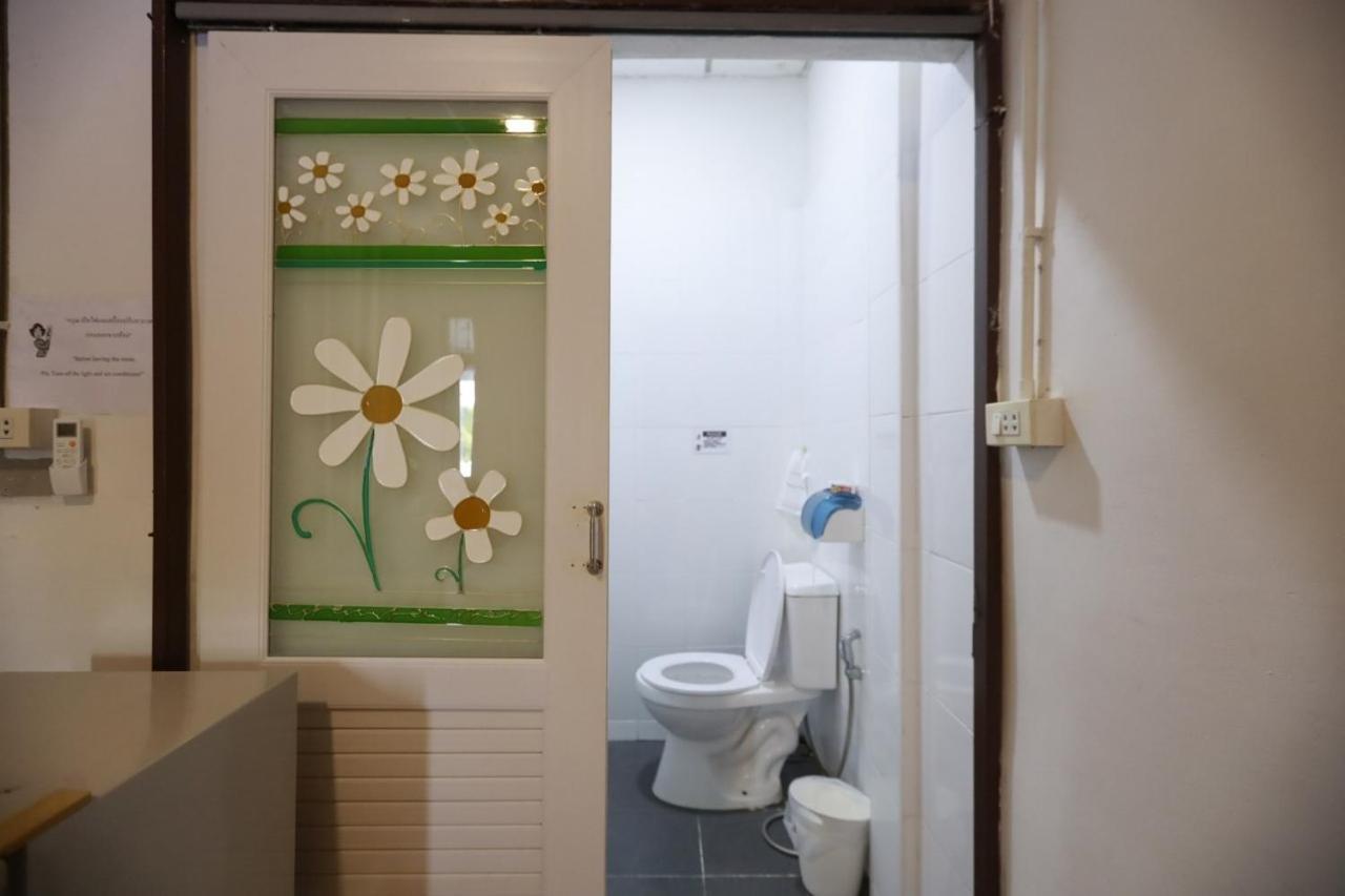 Banana Hostel Donmuang Банкок Екстериор снимка