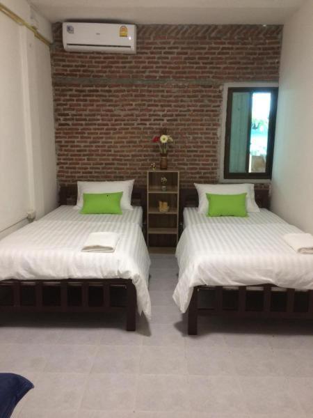 Banana Hostel Donmuang Банкок Екстериор снимка