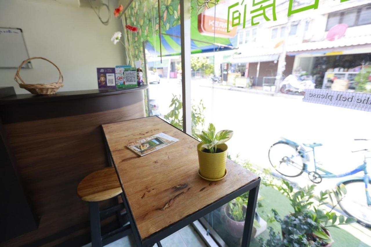 Banana Hostel Donmuang Банкок Екстериор снимка