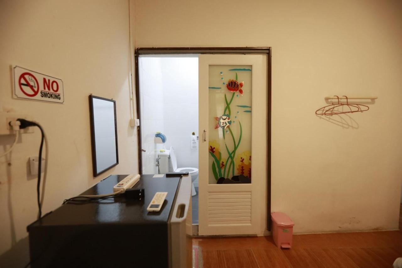 Banana Hostel Donmuang Банкок Екстериор снимка