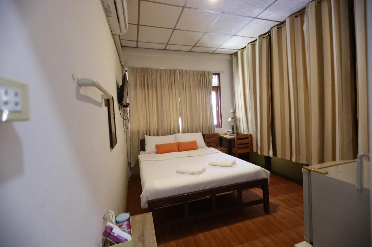Banana Hostel Donmuang Банкок Екстериор снимка