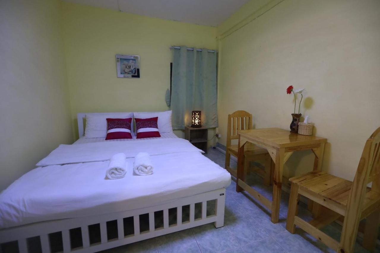 Banana Hostel Donmuang Банкок Екстериор снимка