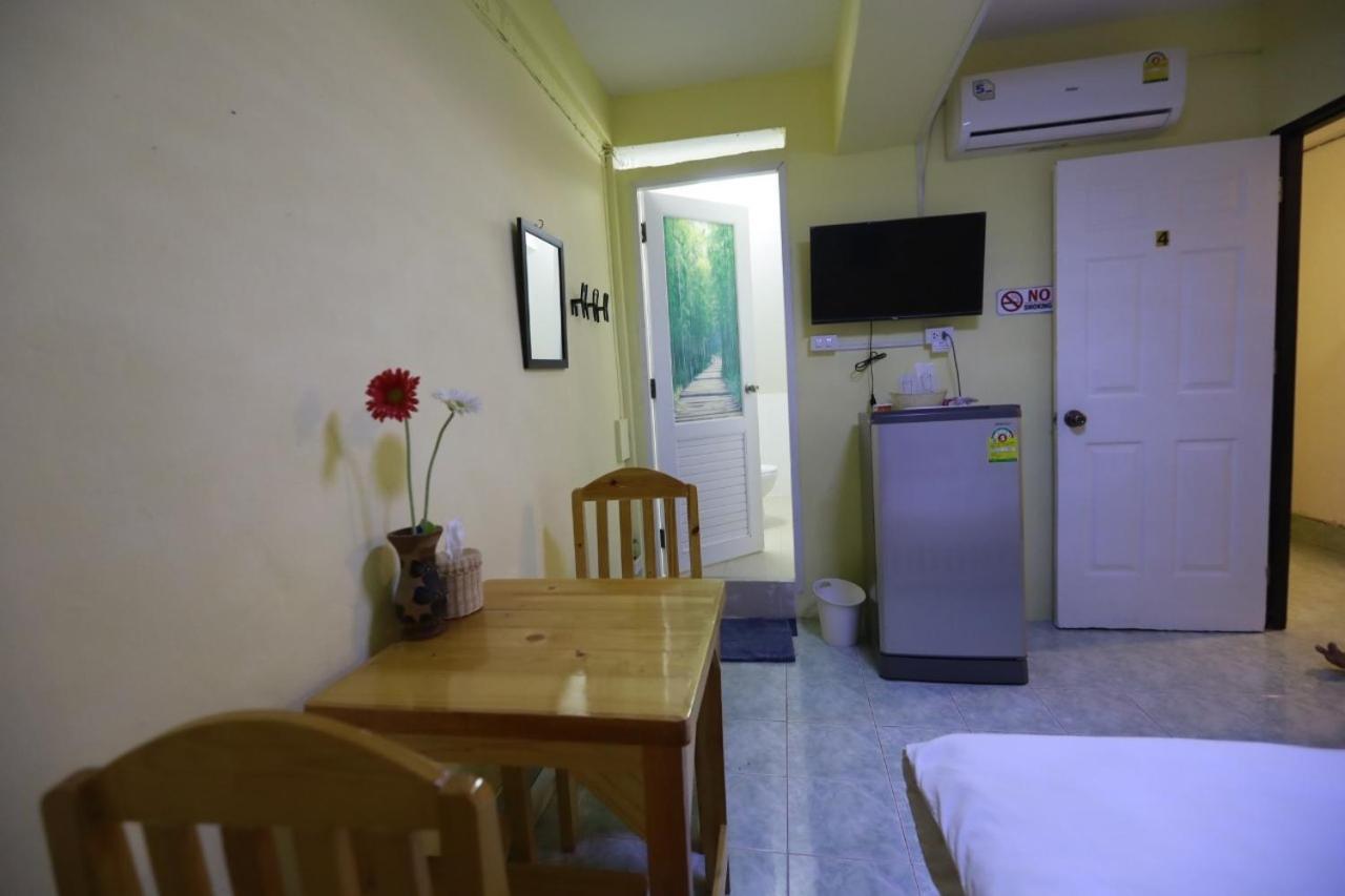Banana Hostel Donmuang Банкок Екстериор снимка